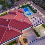 Luka Villa