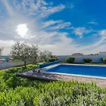 Luka Villa *