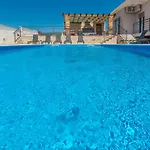 Luka Villa