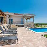 Villa Luka *