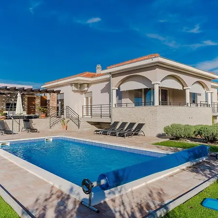 Luka Villa