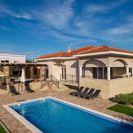 Luka Villa