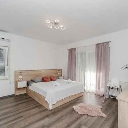 Luka Villa *