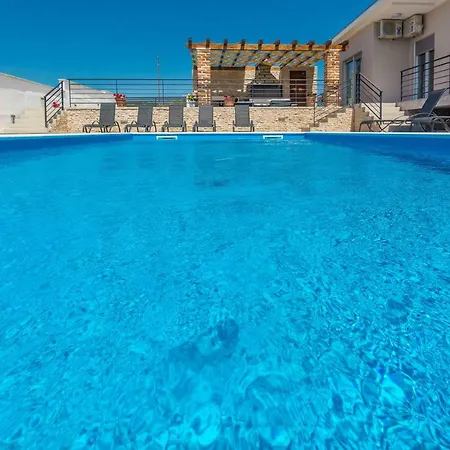 Luka Villa